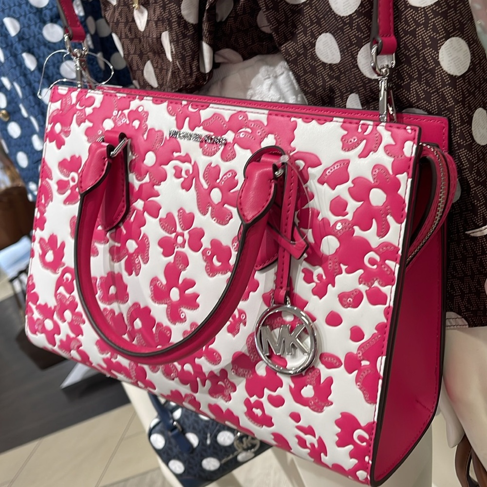 Michael Kors Sheila Medium Sequined Floral Print CZ Satchel
Dragofruit
NWT - Picture 16 of 16